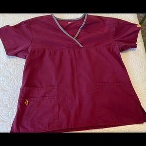 Wonder wink scrub top